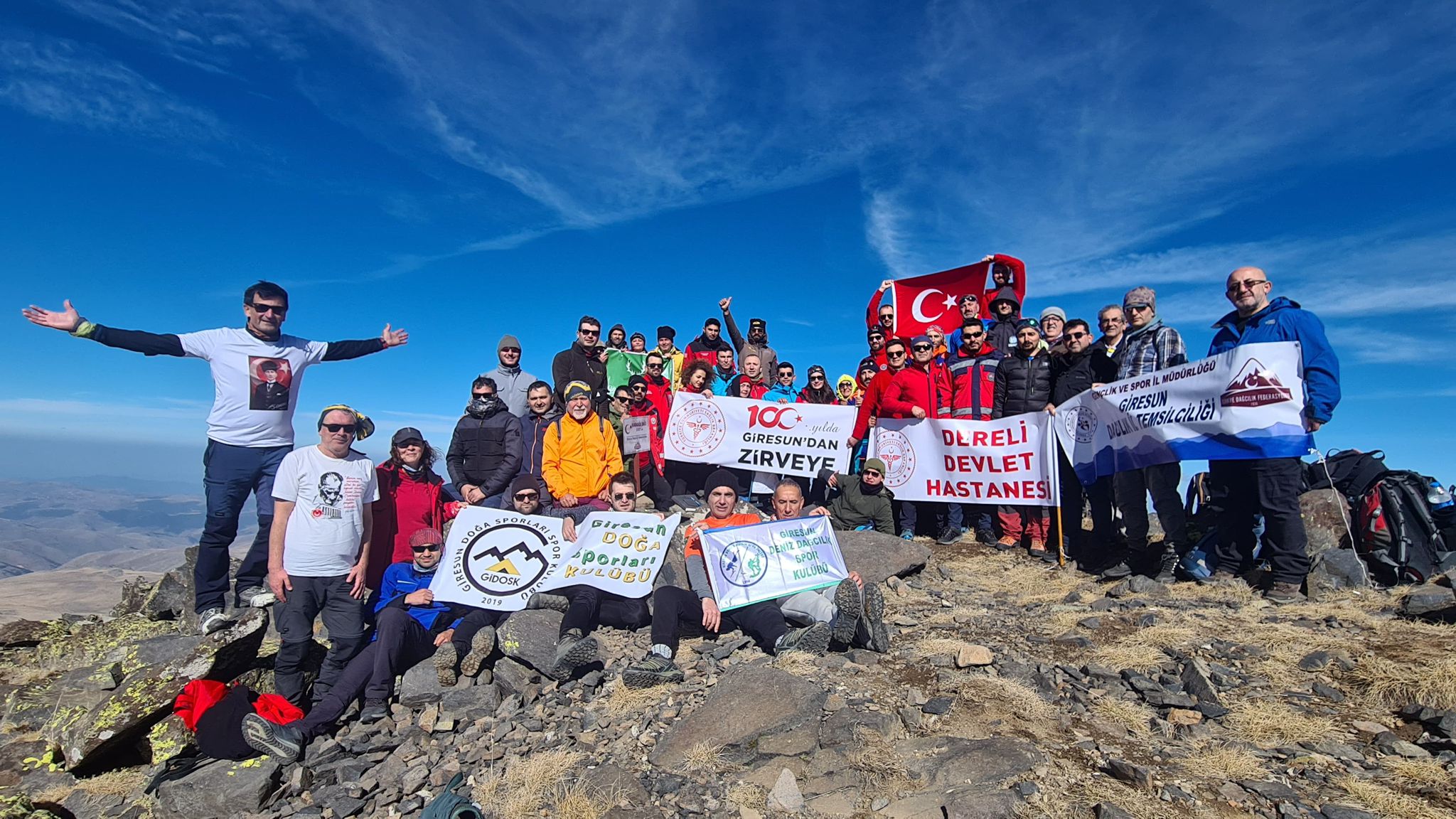 Artvin ve Giresun’da Cumhuriyet’in 100. yılı fener alayıyla kutlandı