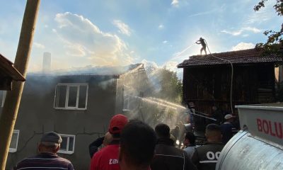Bolu’da 2 katlı ev yangında hasar gördü
