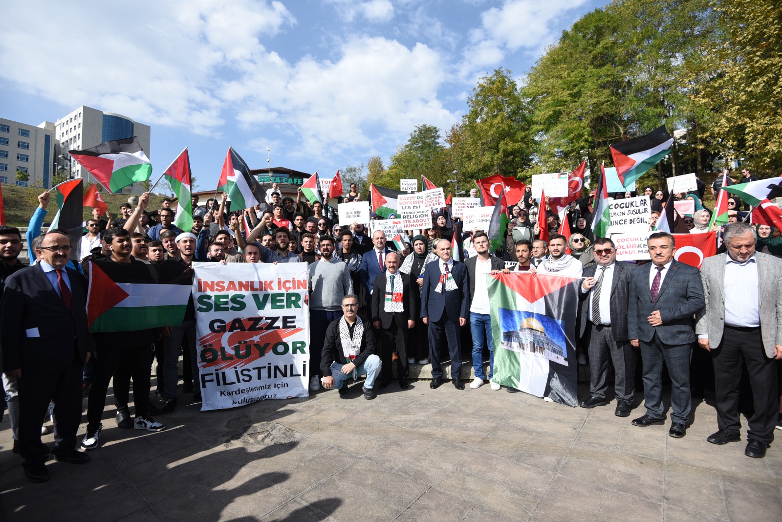 Düzce Üniversitesi’nde İsrail’in Filistinlilere yönelik saldırıları protesto edildi
