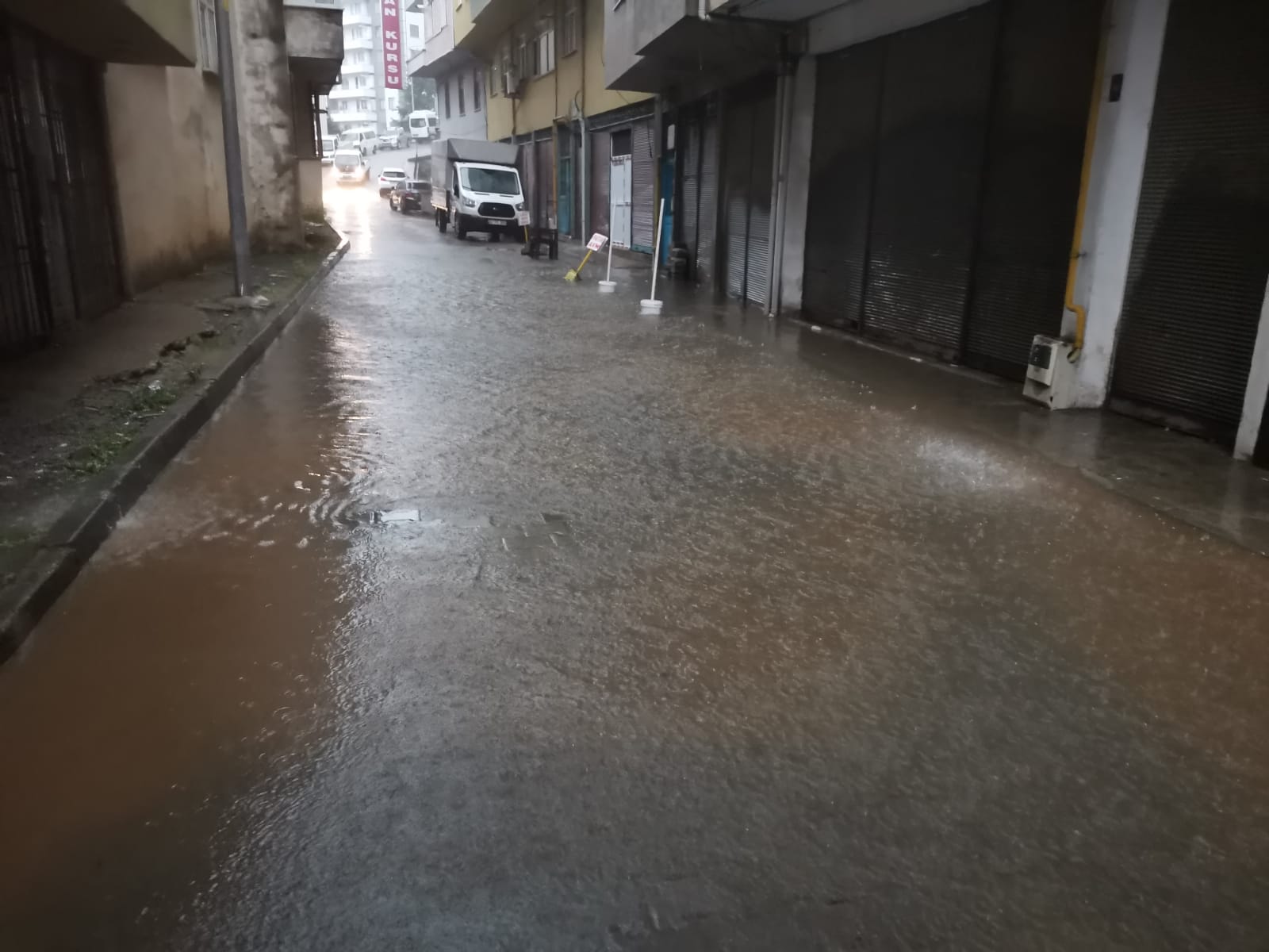 GÜNCELLEME – Trabzon’da şiddetli yağış etkili oldu