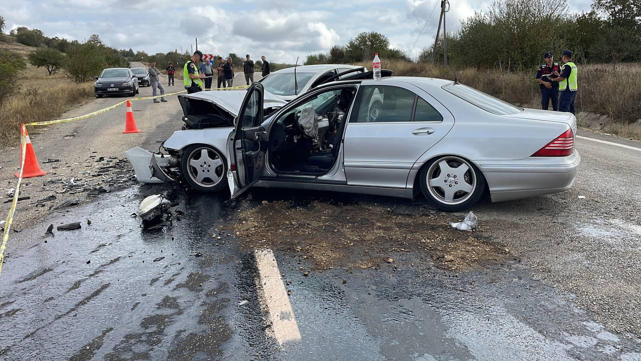 Karabük’te iki otomobilin çarpıştığı kazada 4 kişi yaralandı