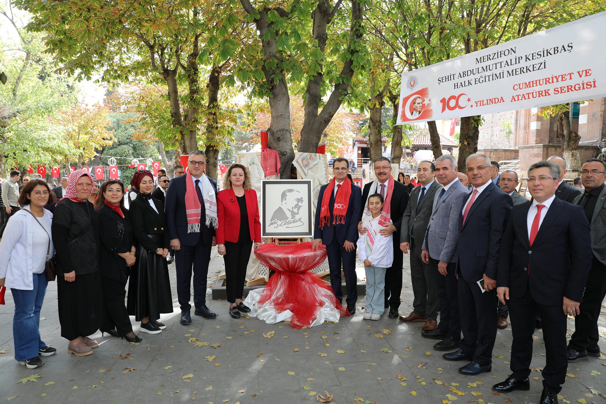 Merzifon’da Atatürk ve Cumhuriyet temalı resim sergisi açıldı