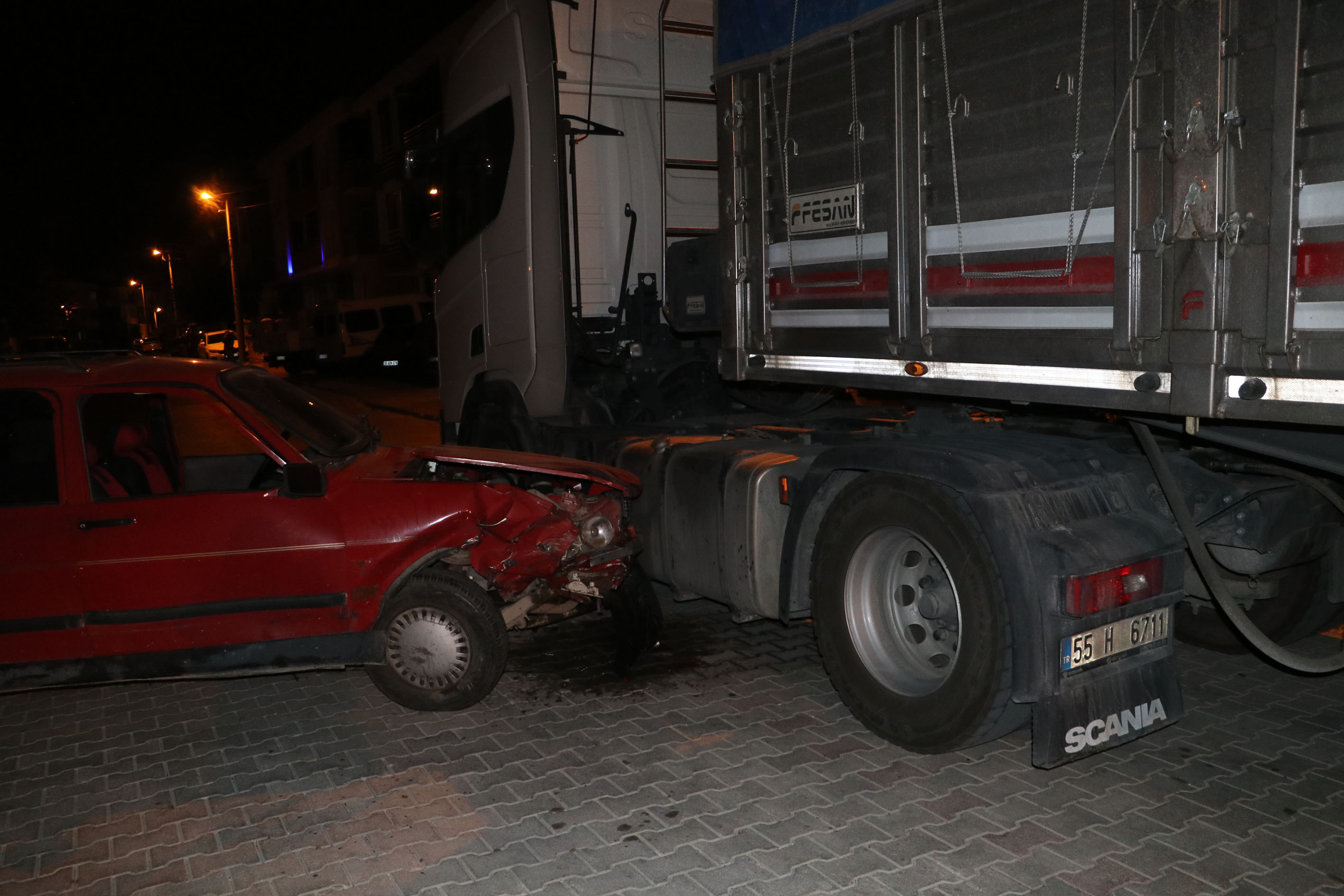 Samsun’da iki otomobil çarpıştı, 3 kişi yaralandı