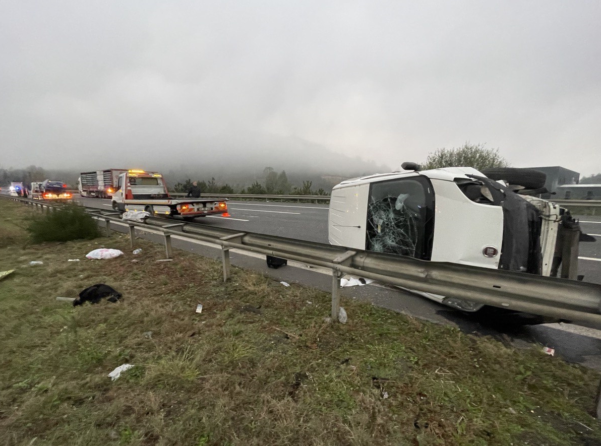 Anadolu Otoyolu’nda iki otomobilin karıştığı kazada 6 kişi yaralandı