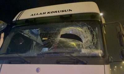Anadolu Otoyolu’nda tırdan düşen demir parçasının isabet ettiği sürücü yaralandı
