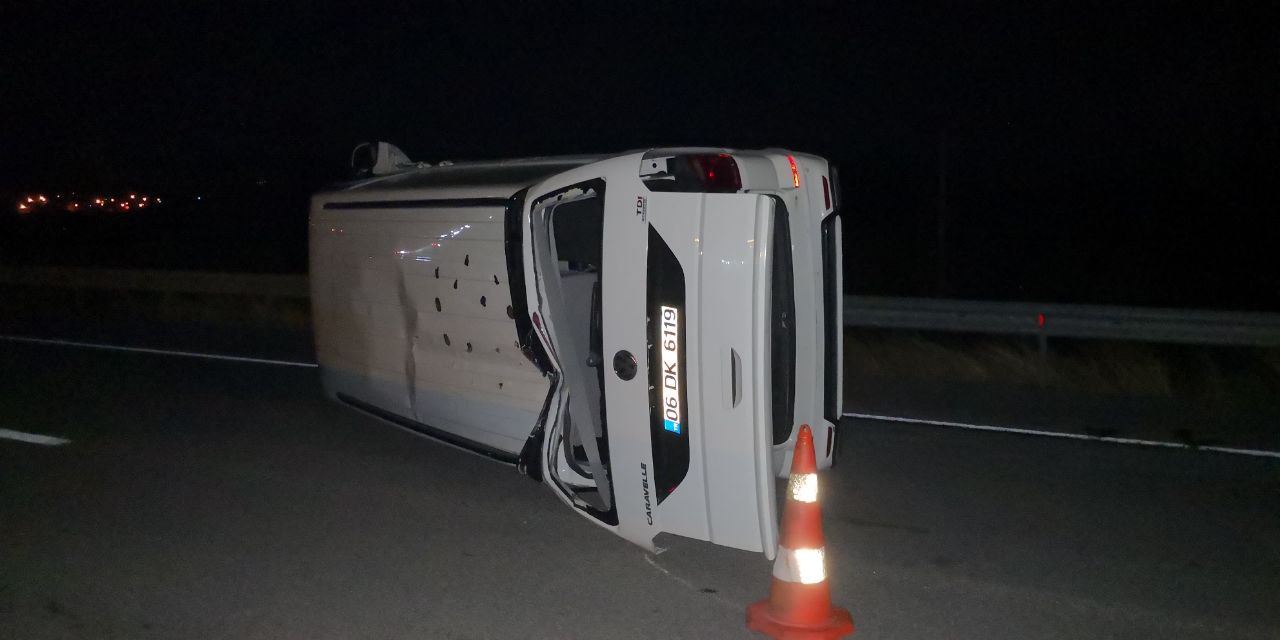 Çorum’da minibüsle otomobilin çarpışması sonucu 3 kişi yaralandı