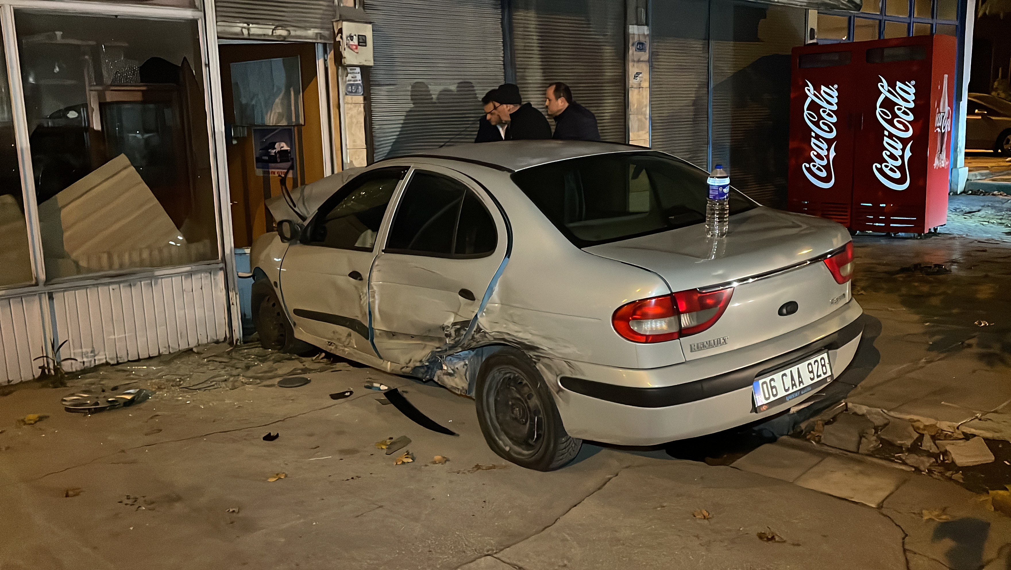 Karabük’te ciple çarpışan otomobildeki 3 kişi yaralandı