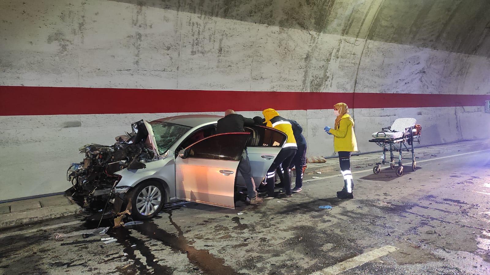 Rize’de Ovit Tüneli’ndeki trafik kazasında 3 kişi yaralandı