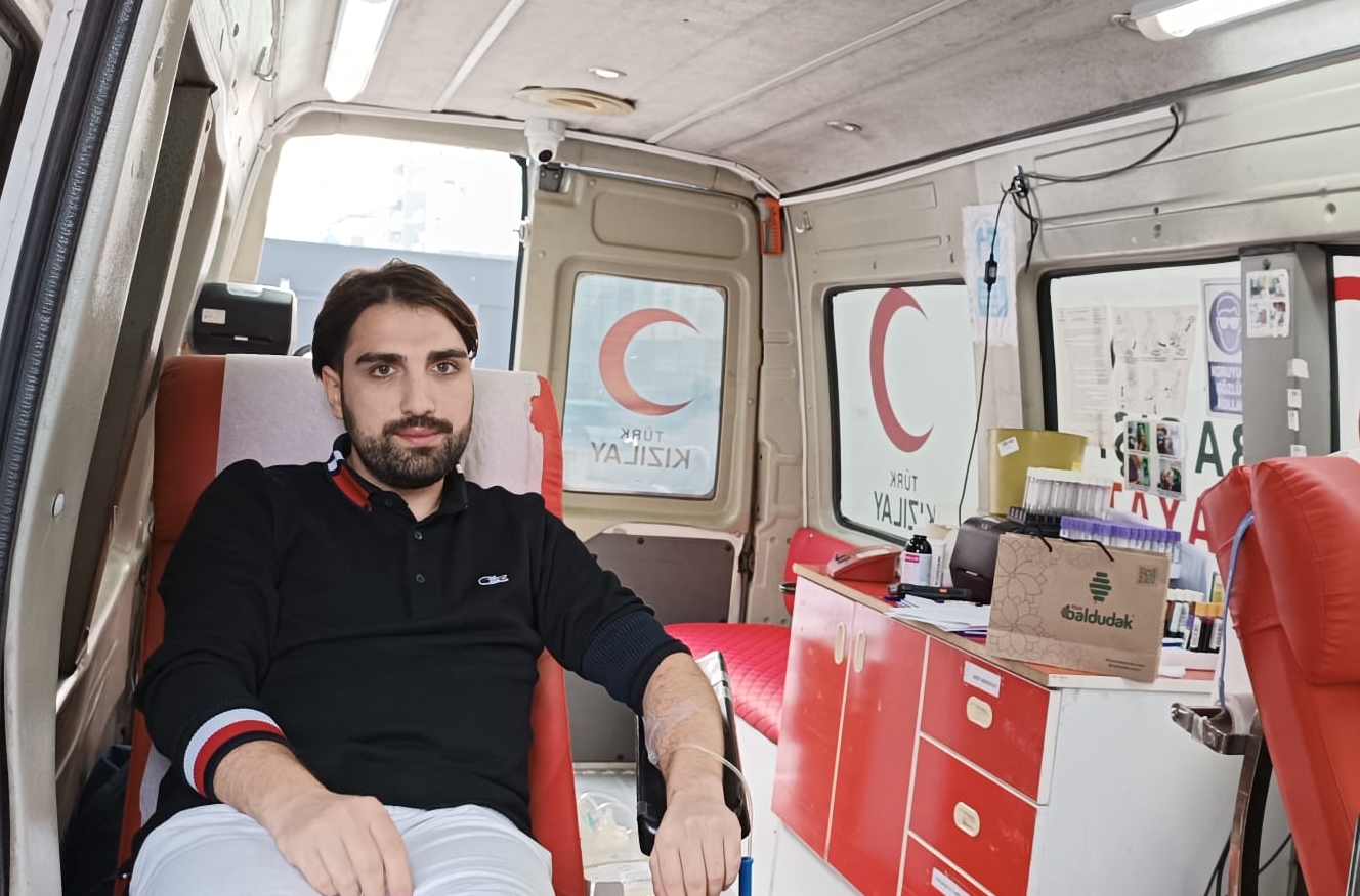 Rize’de Türk Kızılay’a kan bağışında bulunanlara bal hediye edildi