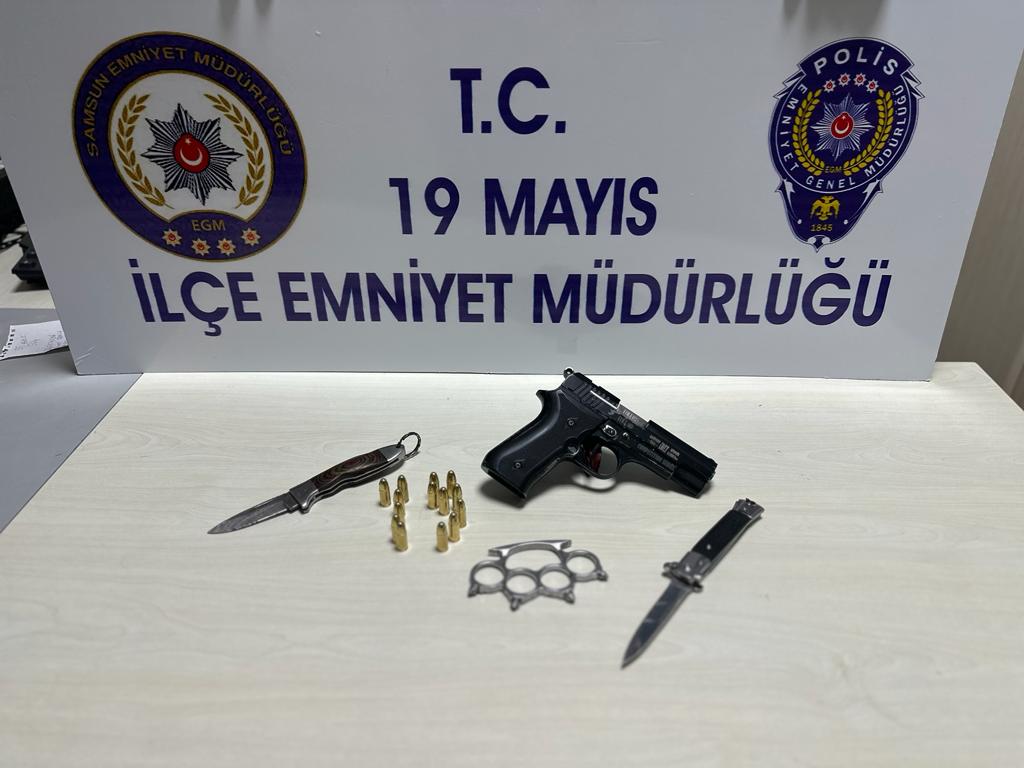 Samsun’da durdurulan 3 araçta ruhsatsız tabanca ve pompalı tüfek bulundu