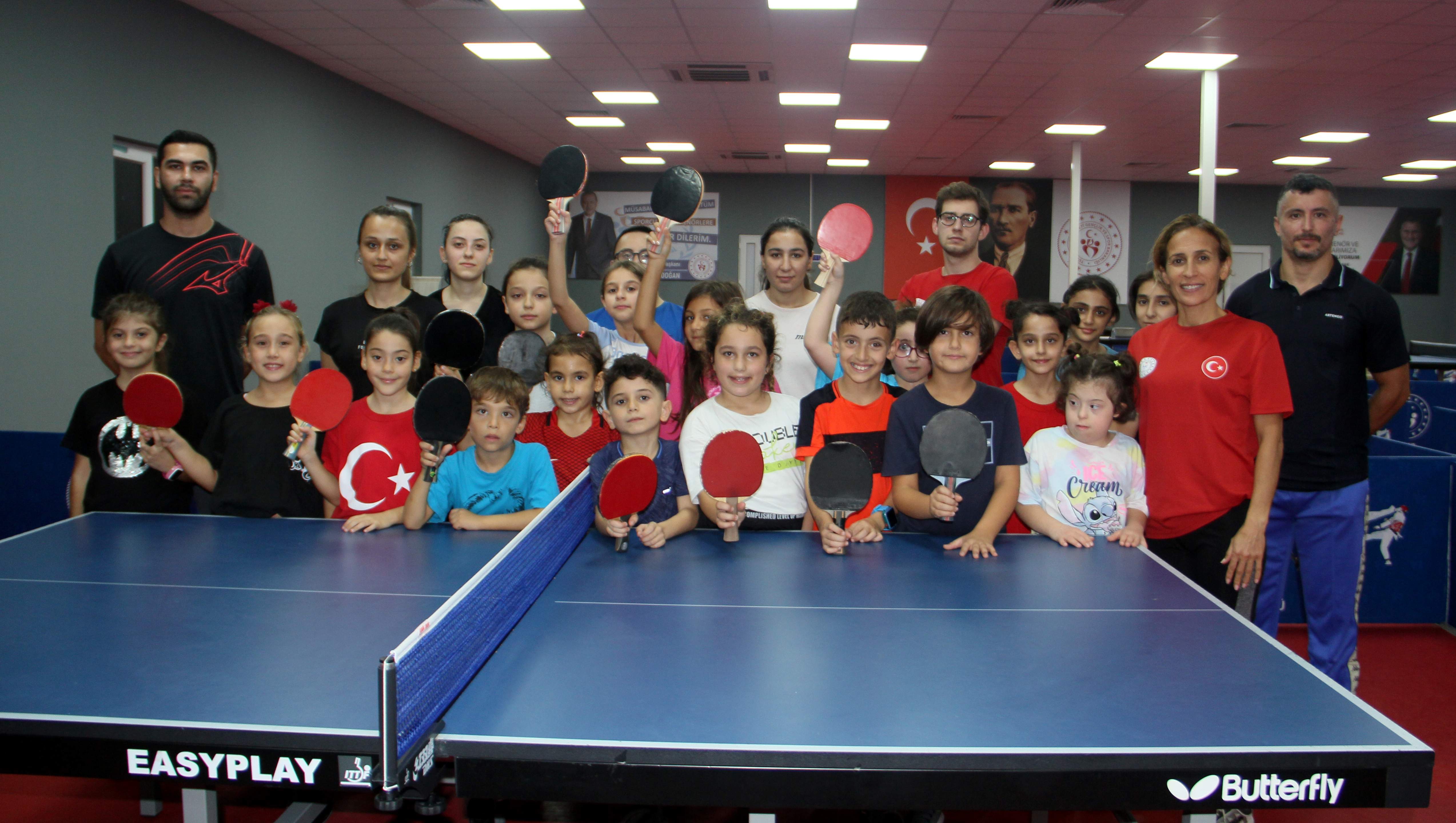 Sinop’ta 200’e yakın genç ve çocuk masa tenisi öğreniyor