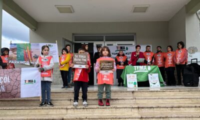 TEMA temsilcileri ve öğrenciler “Toprağa Saygı” için yürüdü