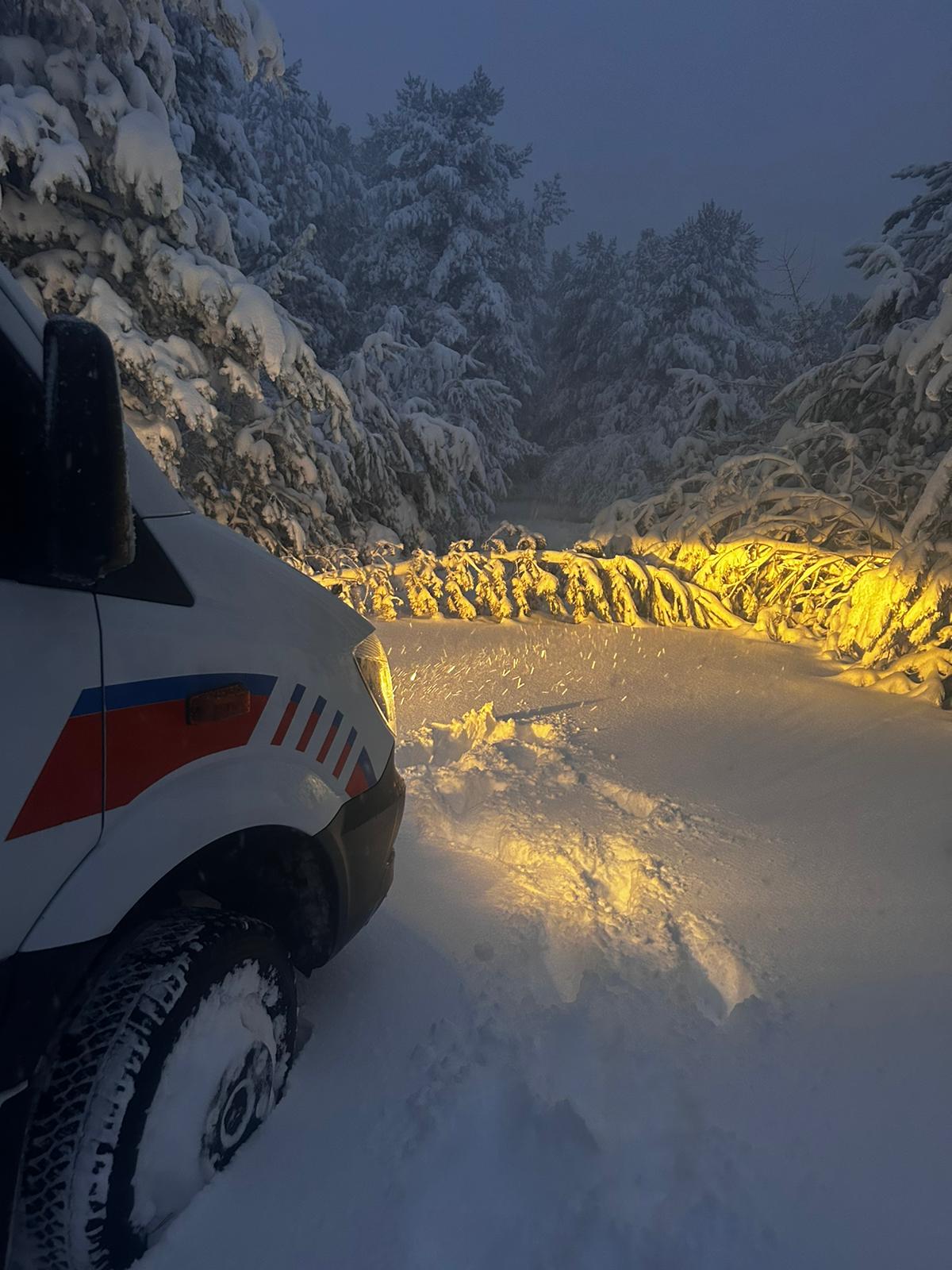 Yedigöller’de kar yağışı nedeniyle mahsur kalan 26 kişi kurtarıldı