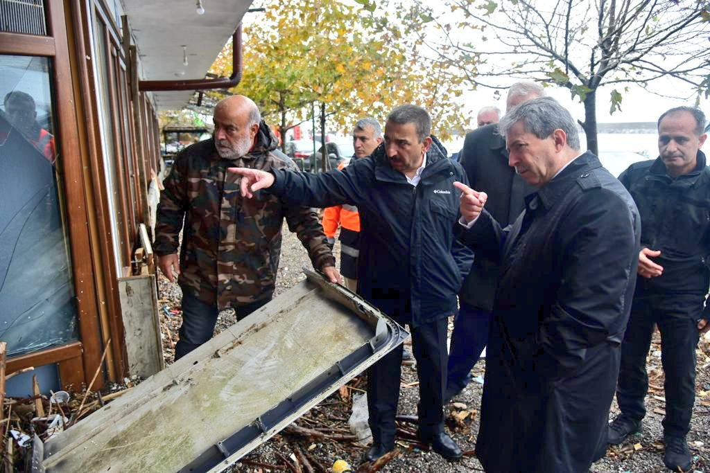 Zonguldak Valisi Hacıbektaşoğlu, sel ve fırtınadan etkilenen bölgelerde incelemelerde bulundu