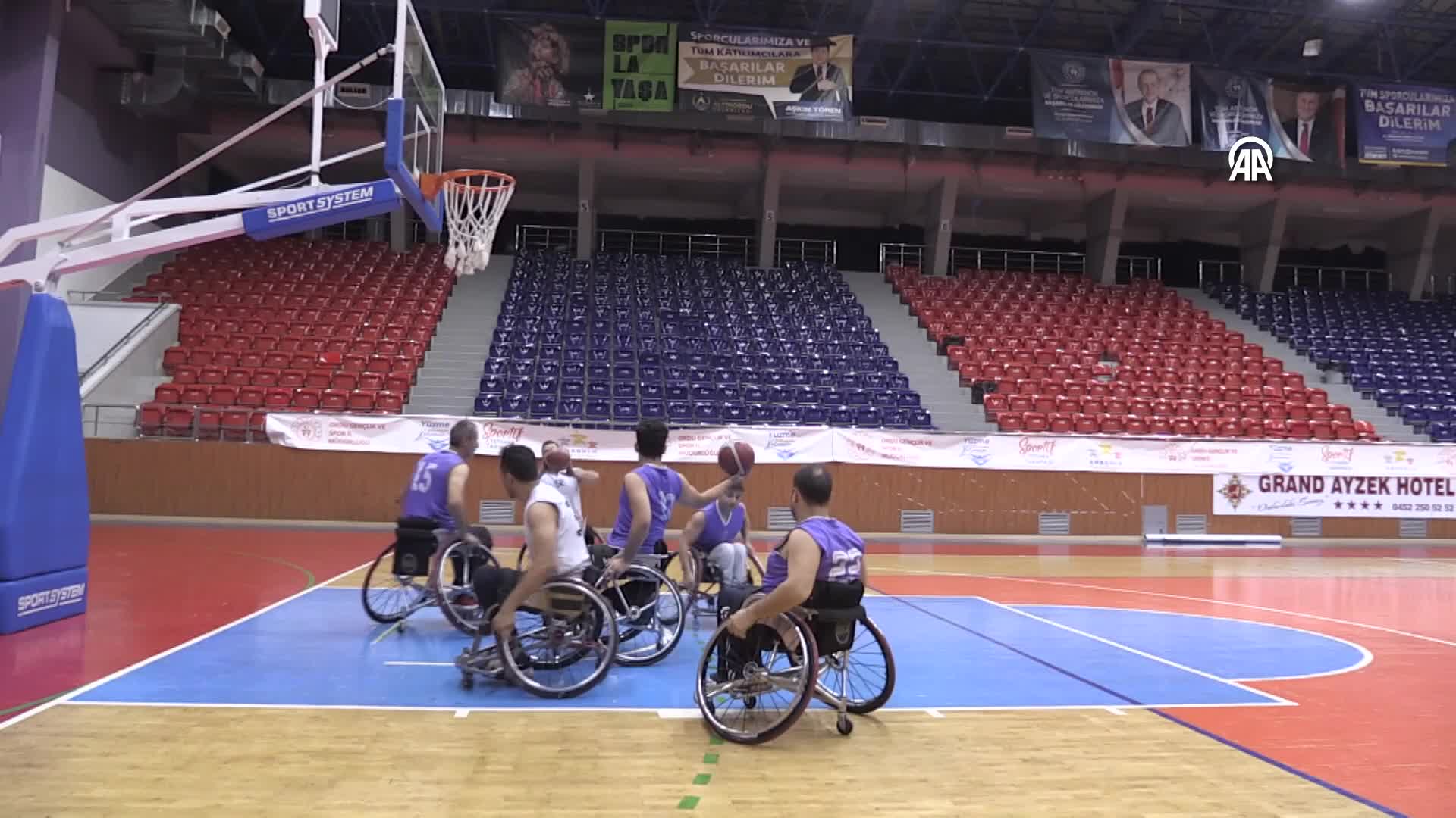 15 yaşındaki engelli basketbolcu Efe, Süper Lig’deki takımının vazgeçilmezi oldu