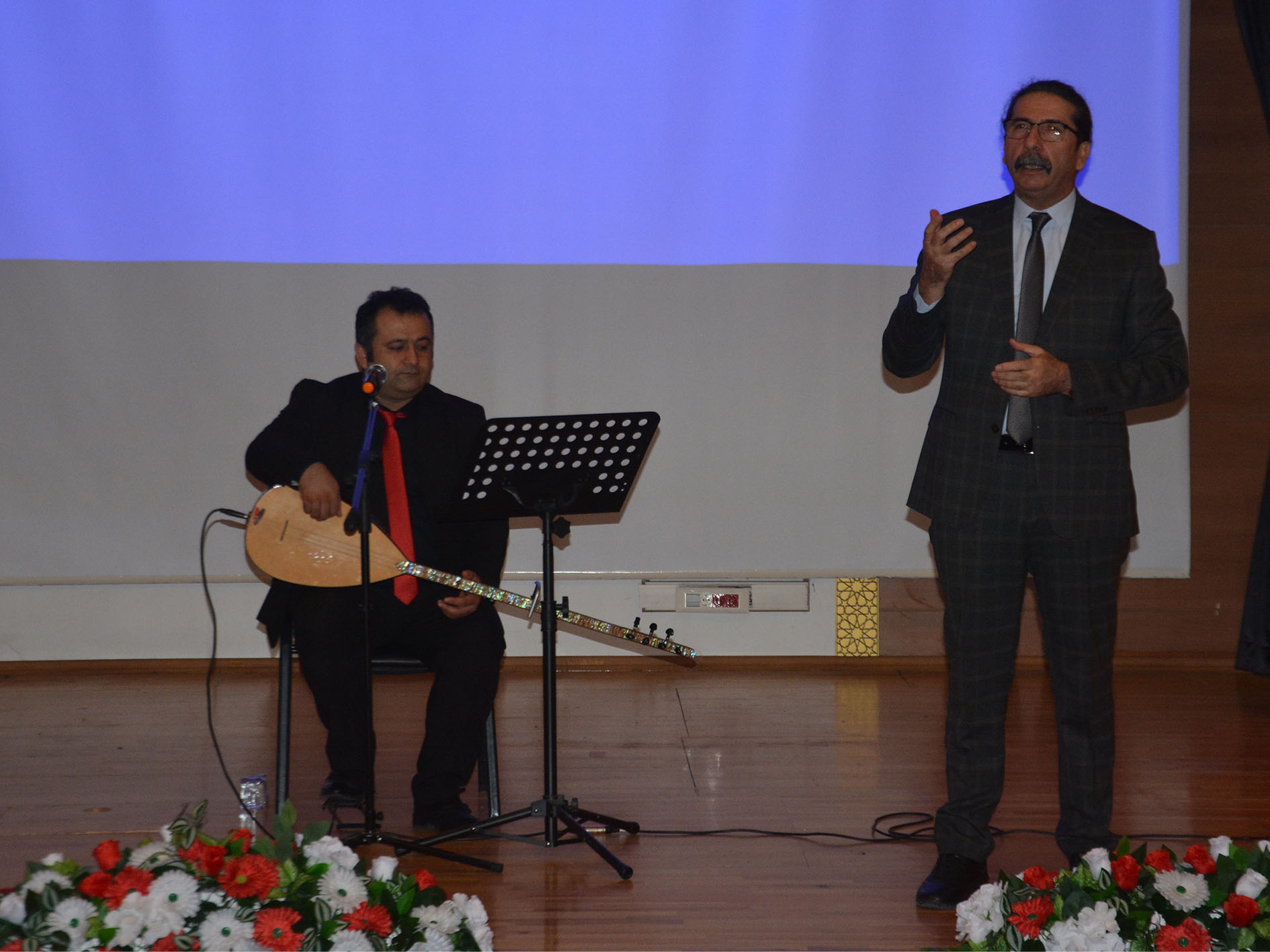 Amasya’da “Halk Müziğinin Seyyar Radyosu Aşık Veysel” konferansı düzenlendi
