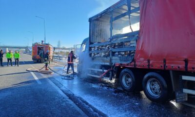 Anadolu Otoyolu’nda gıda yüklü kamyonda çıkan yangın söndürüldü