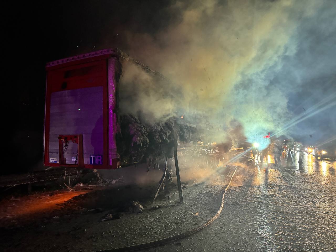 Anadolu Otoyolu’nda pamuk yüklü tırda çıkan yangın söndürüldü