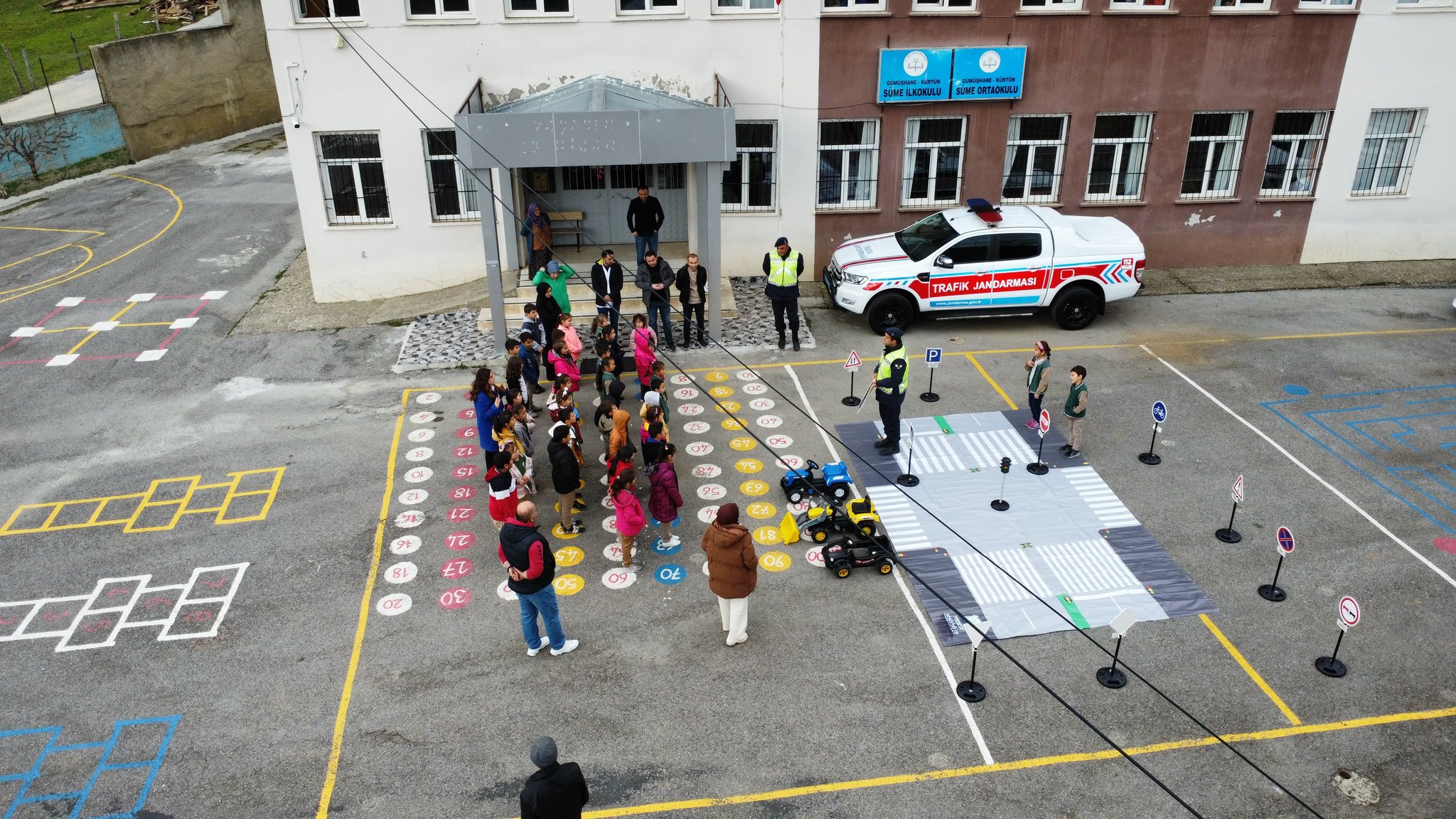 Gümüşhane’de jandarma ekiplerinden öğrencilere trafik eğitimi