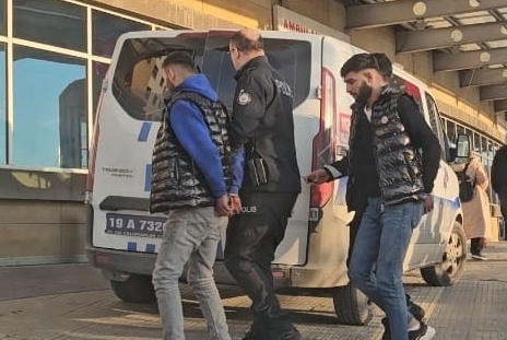 GÜNCELLEME – Çorum’da 2 kişiyi silahla yaralayan 2 şüpheli tutuklandı