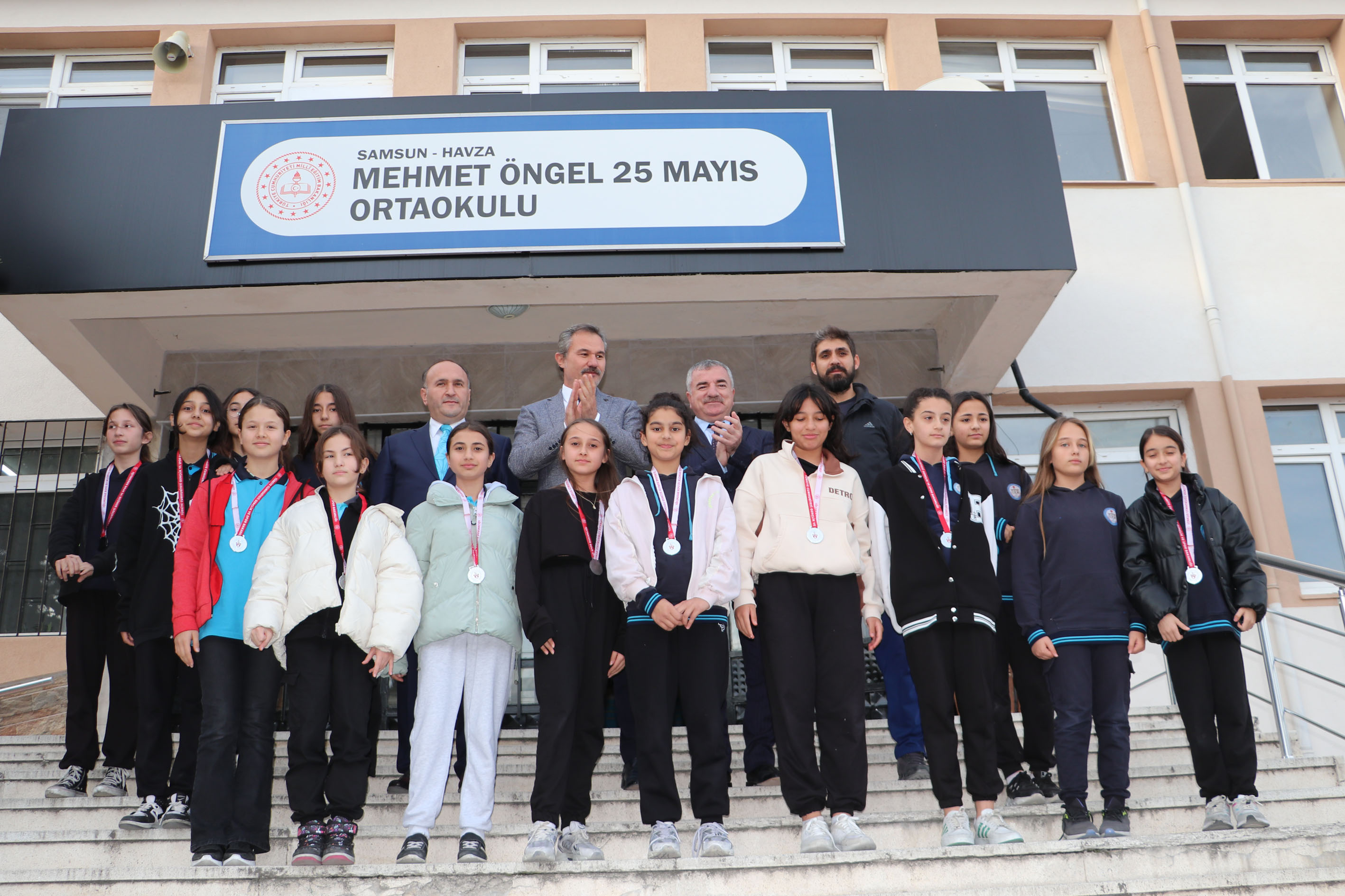 Havza Belediye Başkanı Özdemir okullarda incelemede bulundu