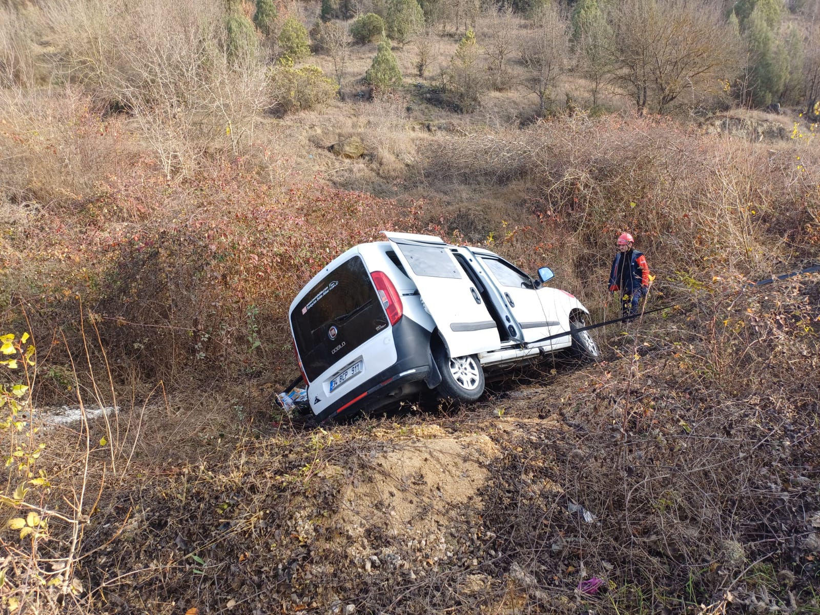 Karabük’te şarampole devrilen hafif ticari araçtaki 1 kişi öldü, 1 kişi yaralandı