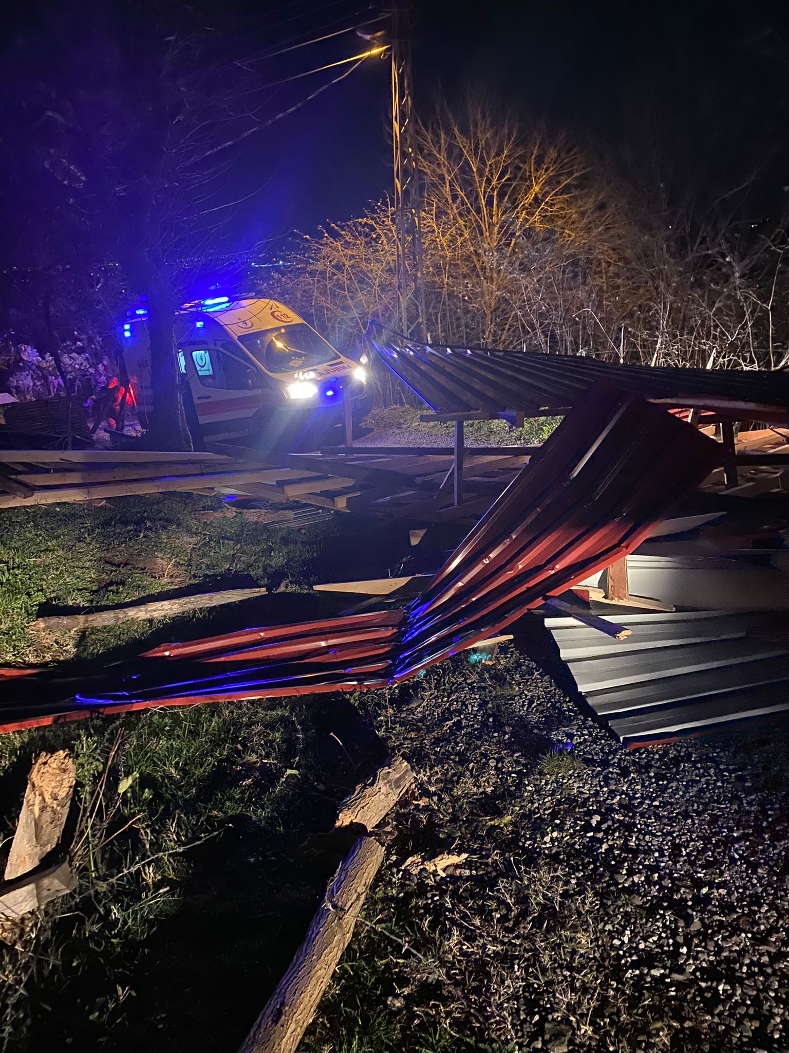 Samsun’da fırtınada çatının uçması nedeniyle bir kişi yaralandı