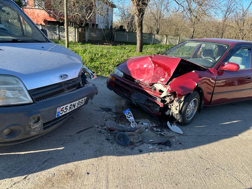Samsun’da hafif ticari araç ile otomobilin çarpıştığı kazada 2 kişi yaralandı