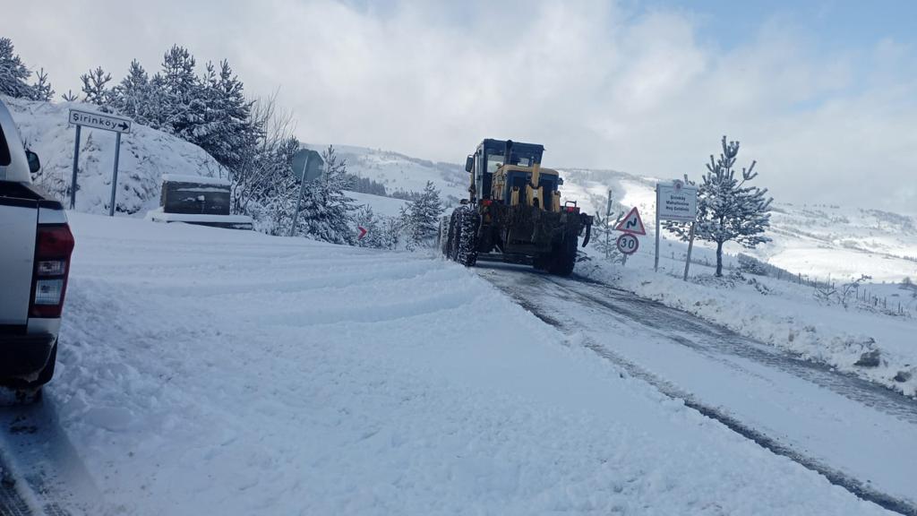 Samsun’da kar nedeniyle kapanan 42 mahalle yolu ulaşıma açıldı