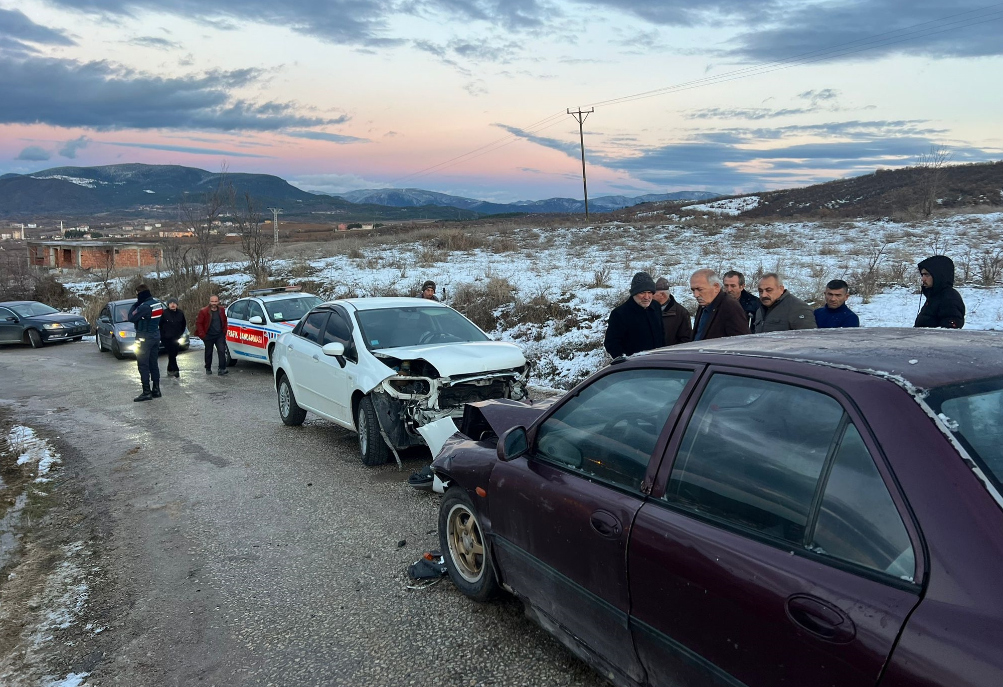 Sinop’ta iki otomobilin çarpıştığı kazada 9 kişi yaralandı