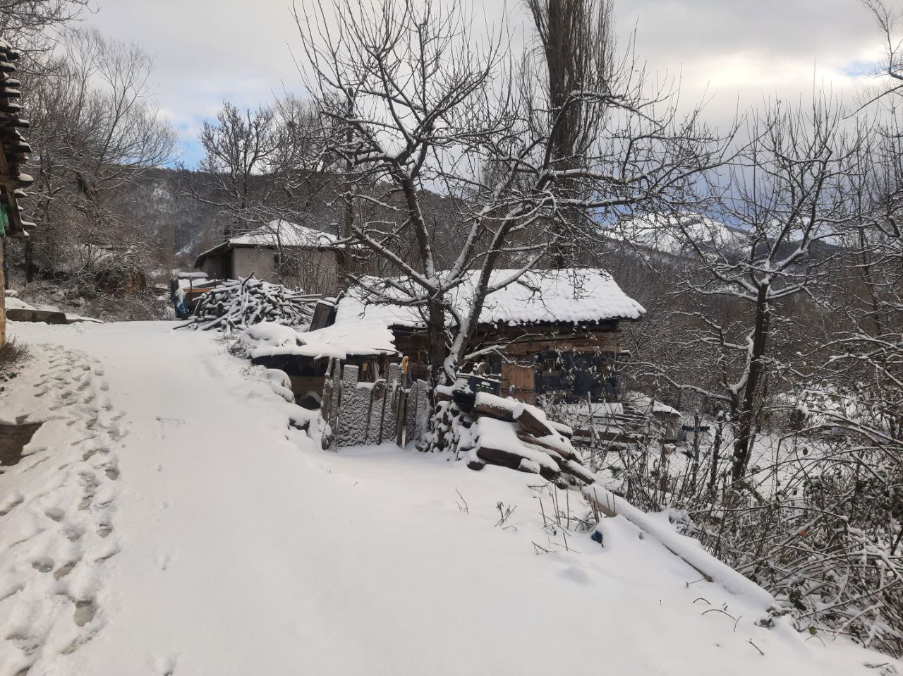 Suluova’nın yüksek kesimlerinde kar yağışı etkili oldu