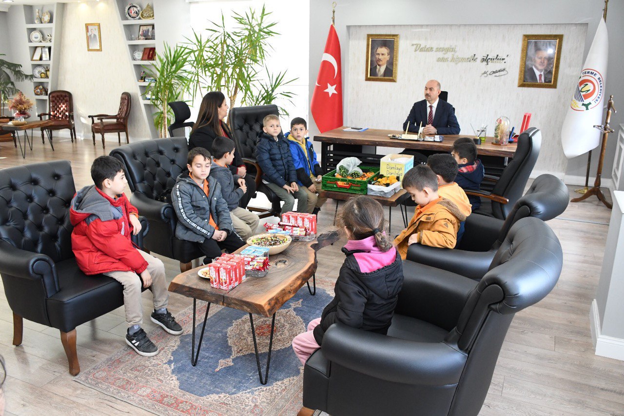 Terme Belediye Başkanı Kılıç’a öğrencilerden Yerli Malı Haftası ziyareti