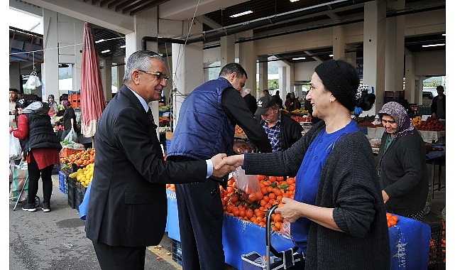 Başkan Topaloğlu, pazar esnafını ziyaret etti
