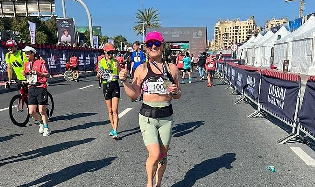 İnegöllü Kadın Sporcu Dubai Maratonunda Koştu