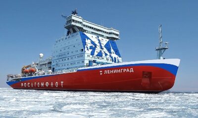 Rusya, Leningrad Buzkıranı’nı suya indirdi