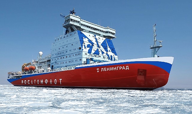 Rusya, Leningrad Buzkıranı’nı suya indirdi
