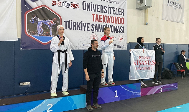 DEÜ’lü Tekvandocu Türkiye şampiyonasından Gümüş madalya ile döndü