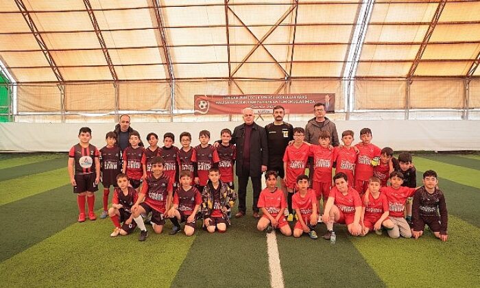 Nevşehir Belediyesi tarafından düzenlenen 3. İlkokullar Arası 23 Nisan Halı Saha Futbol Turnuvası başladı
