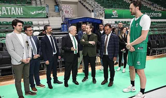 Şadi Özdemir Bursaspor Basketbol Takımı’nı antrenmanda izledi