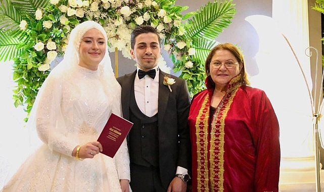 Didim Belediye Başkanı Hatice Gençay, göreve geldikten sonraki ilk nikahını kıydı