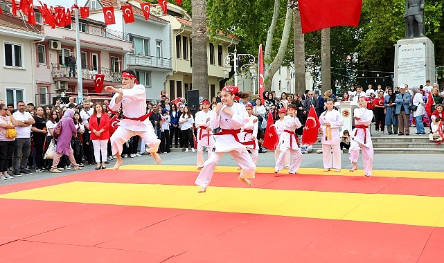 19 Mayıs Atatürk’ü Anma, Gençlik ve Spor Bayramı’nın 105. Yıl dönümü, 19 Mayıs 2024 Pazar günü Malkara’da düzenlenen tören ve etkinlikler ile coşkuyla kutlandı