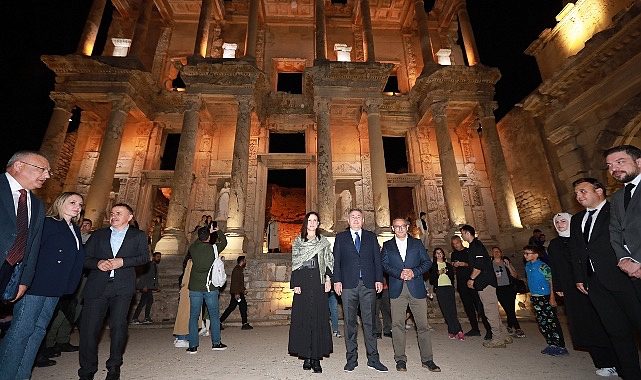 Efes Antik Kenti’nde başlayan gece müzeciliği uygulamasının hayata geçmesi sebebiyle “Efes Ören Yeri Gece Müzeciliği Lansmanı” düzenlendi
