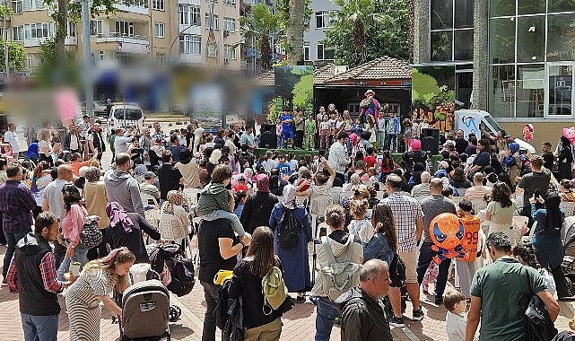 Gölcük Belediyesi kültür-sanat etkinlikleri kapsamında Değirmendere Çınarlık Meydanı’nda düzenlenen Çocuk Şenliği yoğun ilgi gördü