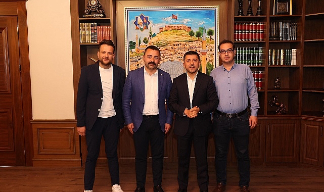 İYİ Parti Kırşehir İl Başkanı Zafer Satılmış’tan Nevşehir Belediye Başkanı seçilen Rasim Arı’yı ziyaret ederek tebrik etti