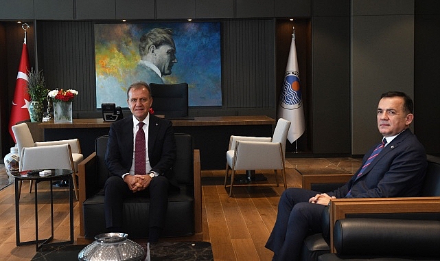 Mersin Yenişehir Belediye Başkanı Abdullah Özyiğit, Mersin Büyükşehir Belediye Başkanı Vahap Seçer’i makamında ziyaret etti