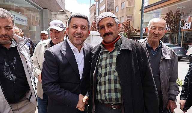 Nevşehir Belediye Başkanı Rasim Arı, Belediye Caddesi’ndeki esnaflarla kahvaltıda bir araya geldi