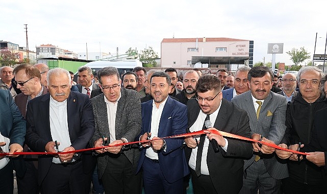 Nevşehir Belediye Başkanı Rasim Arı, çeşitli mahallelerde yeni açılan işyerlerini ziyaret ederek düzenlenen açılış törenlerine katıldı
