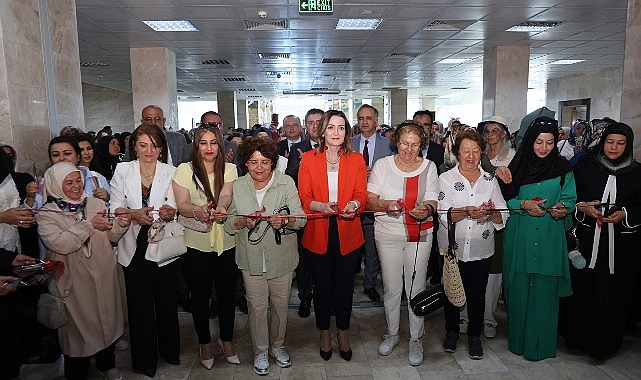 Karaman Belediyesi öncülüğünde Hayat Boyu Öğrenme Haftası etkinlikleri kapsamında düzenlenen yılsonu sergisi Lütfi Elvan Fuar ve Kongre Merkezi’nde açıldı