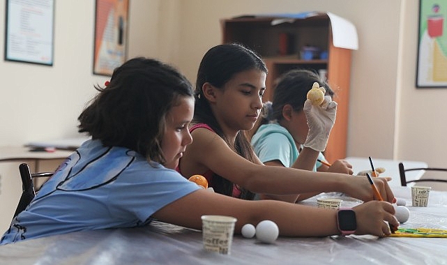 Aydın Büyükşehir Belediyesi Bilim Deney Evi Çocukları Eğlendirerek Eğitiyor