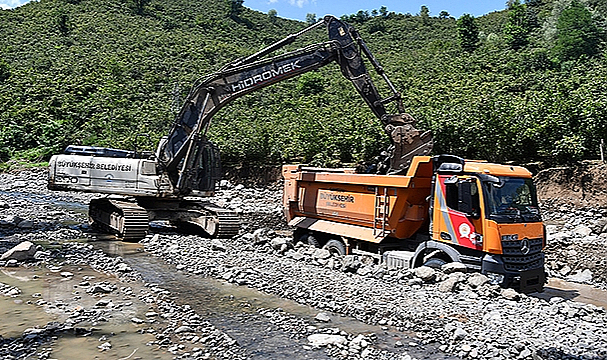 Büyükşehir Aşırı Yağış Sonrası Hasarları Hızla Gideriyor